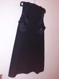 Vestido preto costas semi abertas