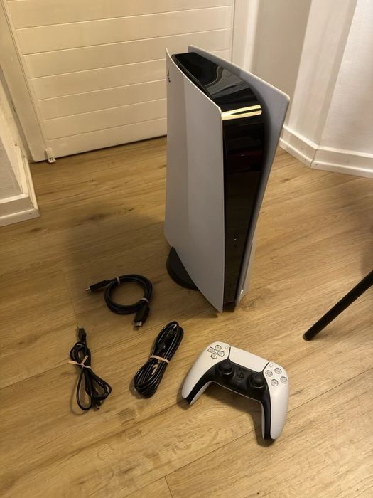 Konsola PlayStation 5 z napędem + pad + pudełko