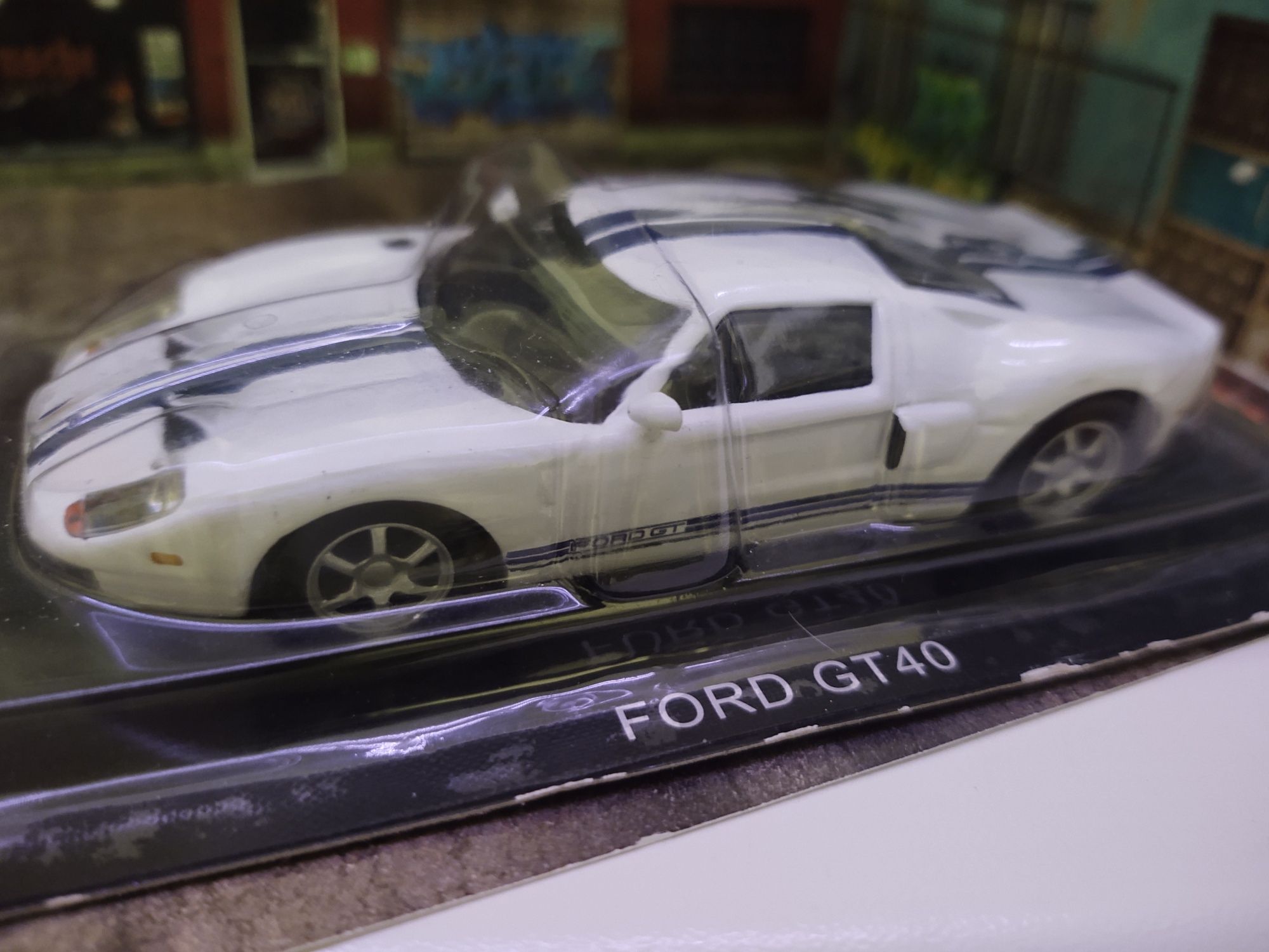 Масштабна модель Ford GT 40 2005. Deagostini "Суперкаров Мира". 1:43