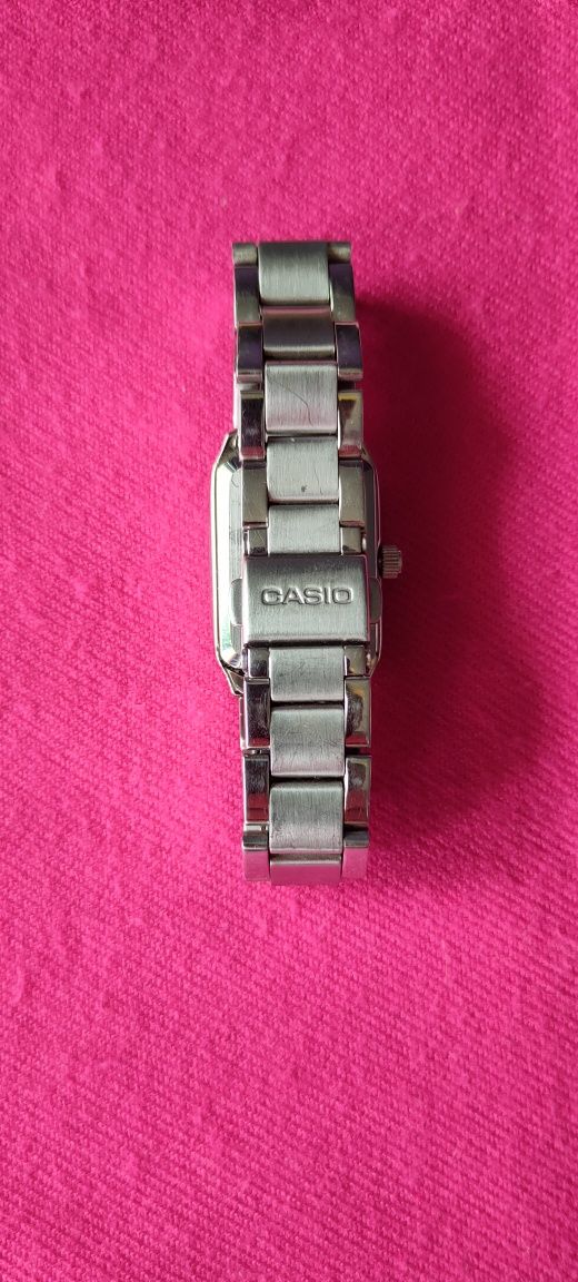 Zegarek damski srebrny, szary
Casio Classic LTP-1165A, elegancki