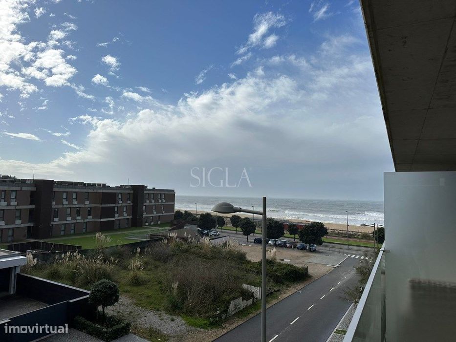 Apartamento T2, com vistas mar, a 50 metros da praia