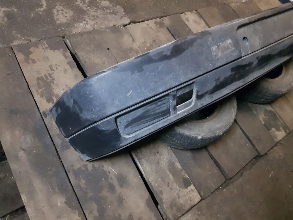 Przedni zderzak VW transporter T4 1.9d 1993