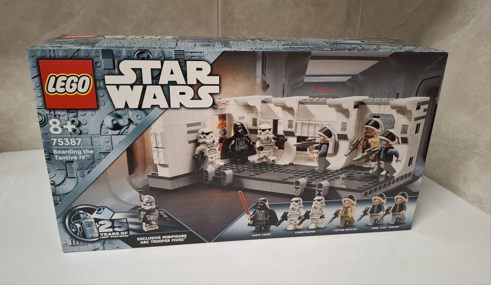 LEGO Star Wars 75387 Boarding the Tantive
