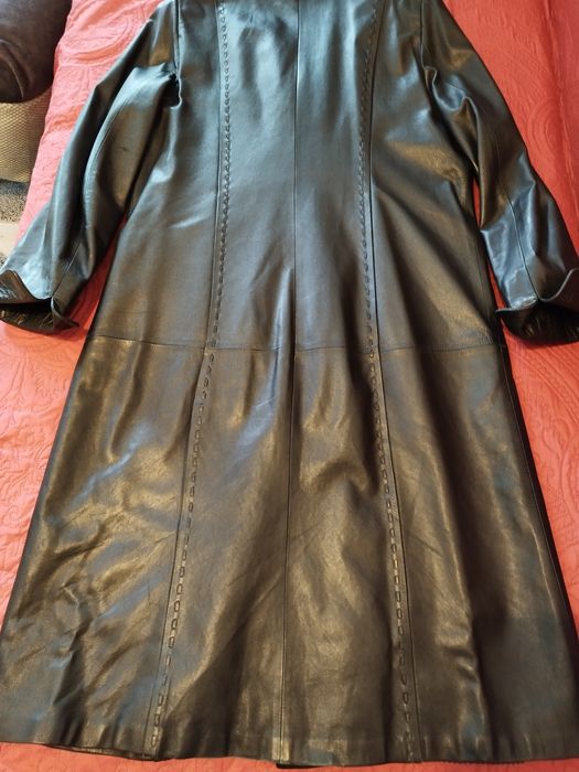 Шкіряний жіночий плащ