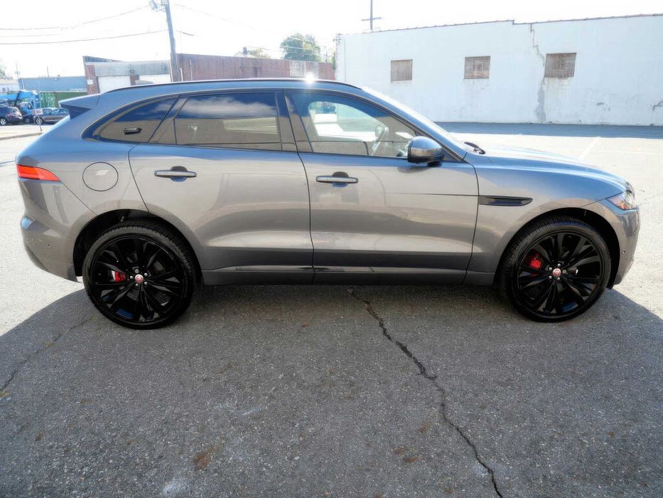 Jaguar F-PACE S      2018