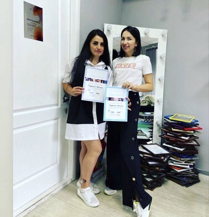 Наращивание ресниц, коррекция и окрашивание бровей, ламинирование ресн