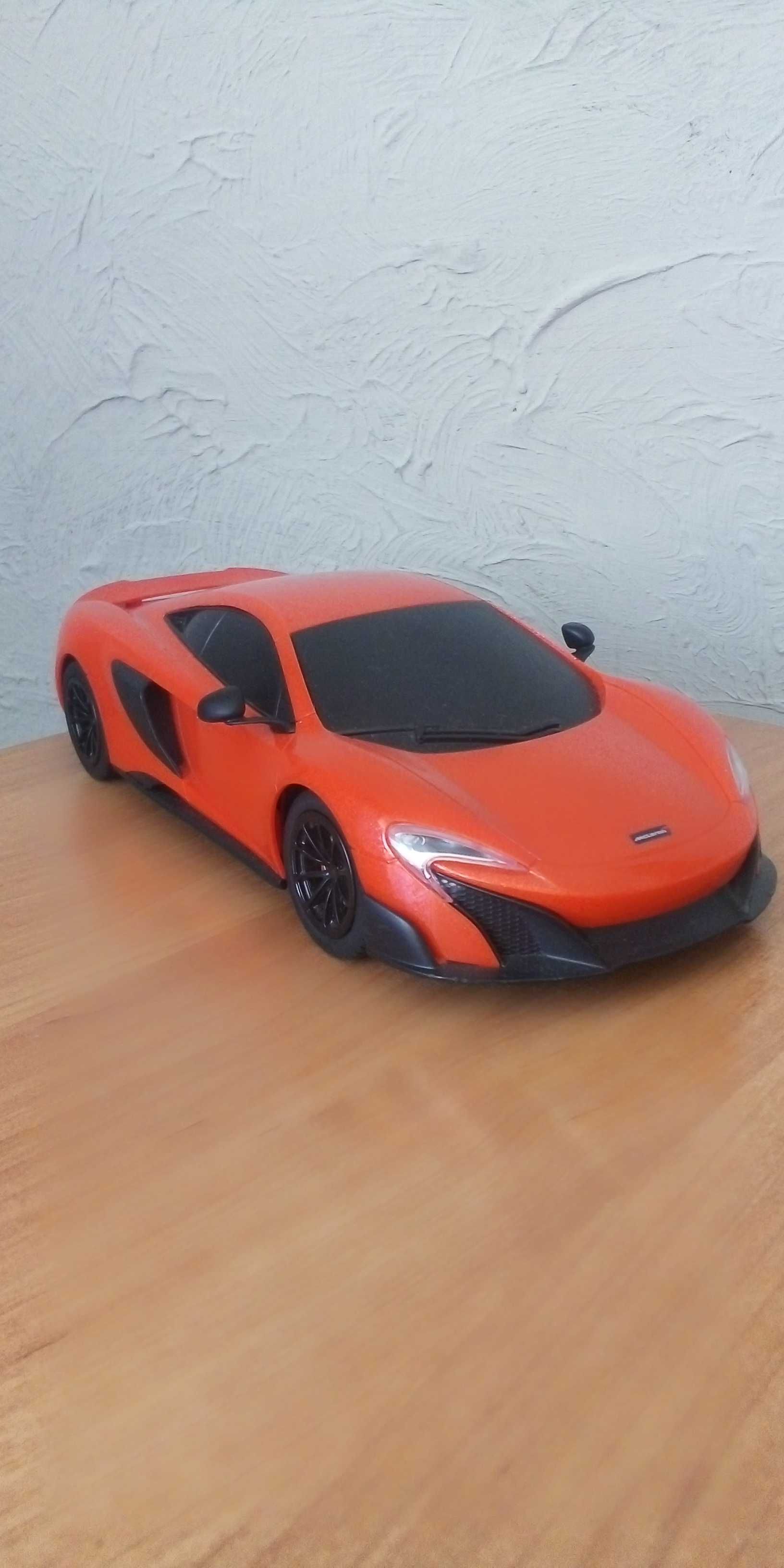 Samochód McLaren na Pilota
