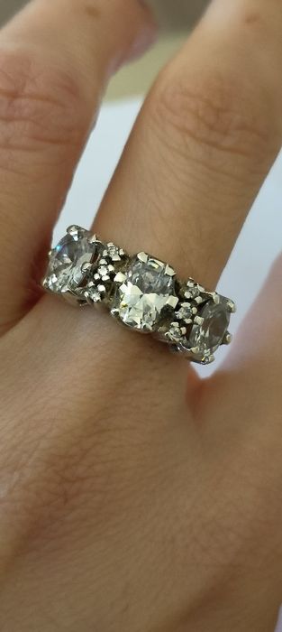 Anel em prata com zircoes