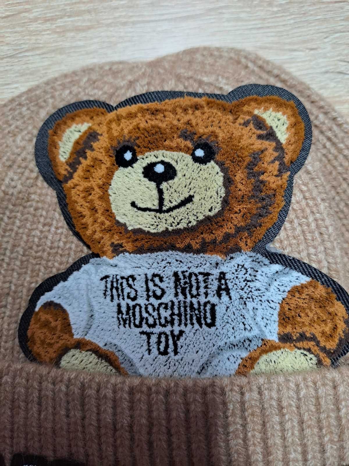 Дитяча шапка Moschino.