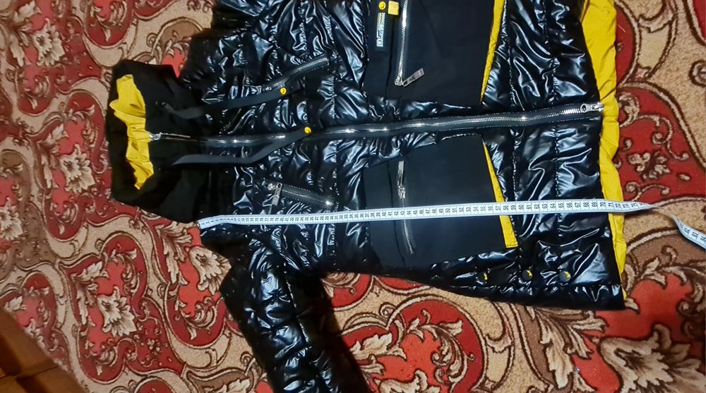 Продам куртку на дівчину