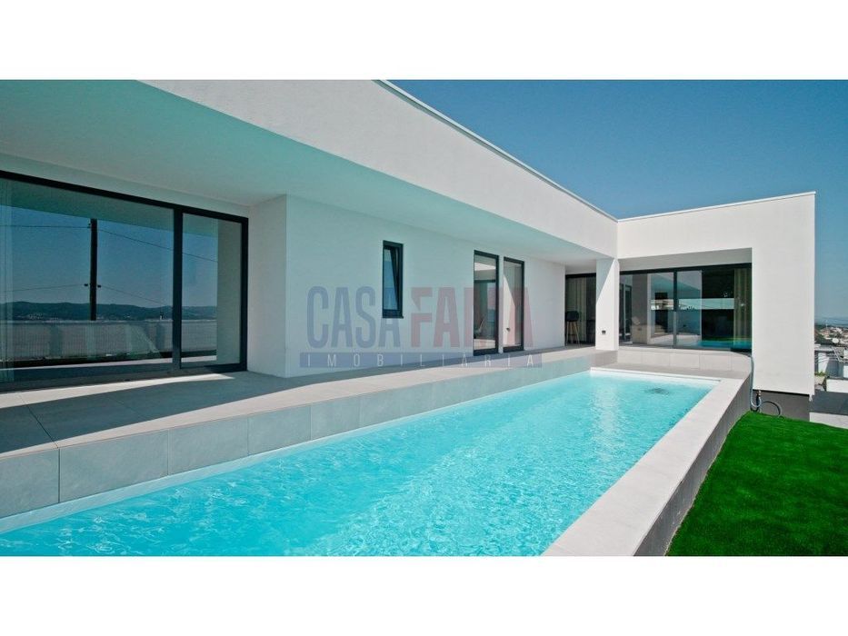 Moradia Nova T3 em Brufe com piscina