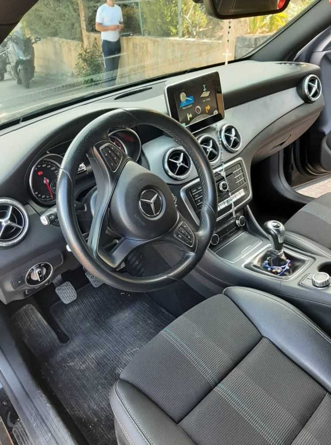 Mercedes benz CLA180