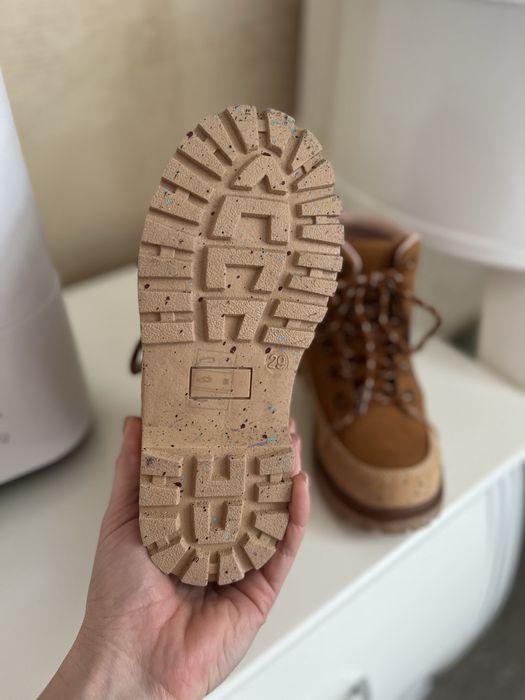 Чобітки, сапожки.