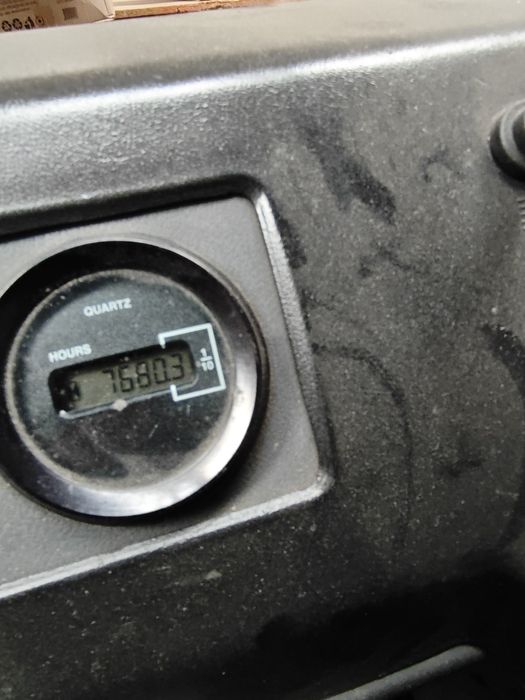 Empilhador Retrátil em Excelente Estado – Ideal para Armazéns e Logíst