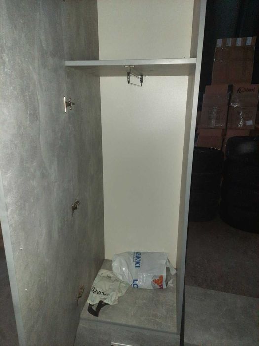 Прихожа, компьютерний стіл комод тумба під телевізор