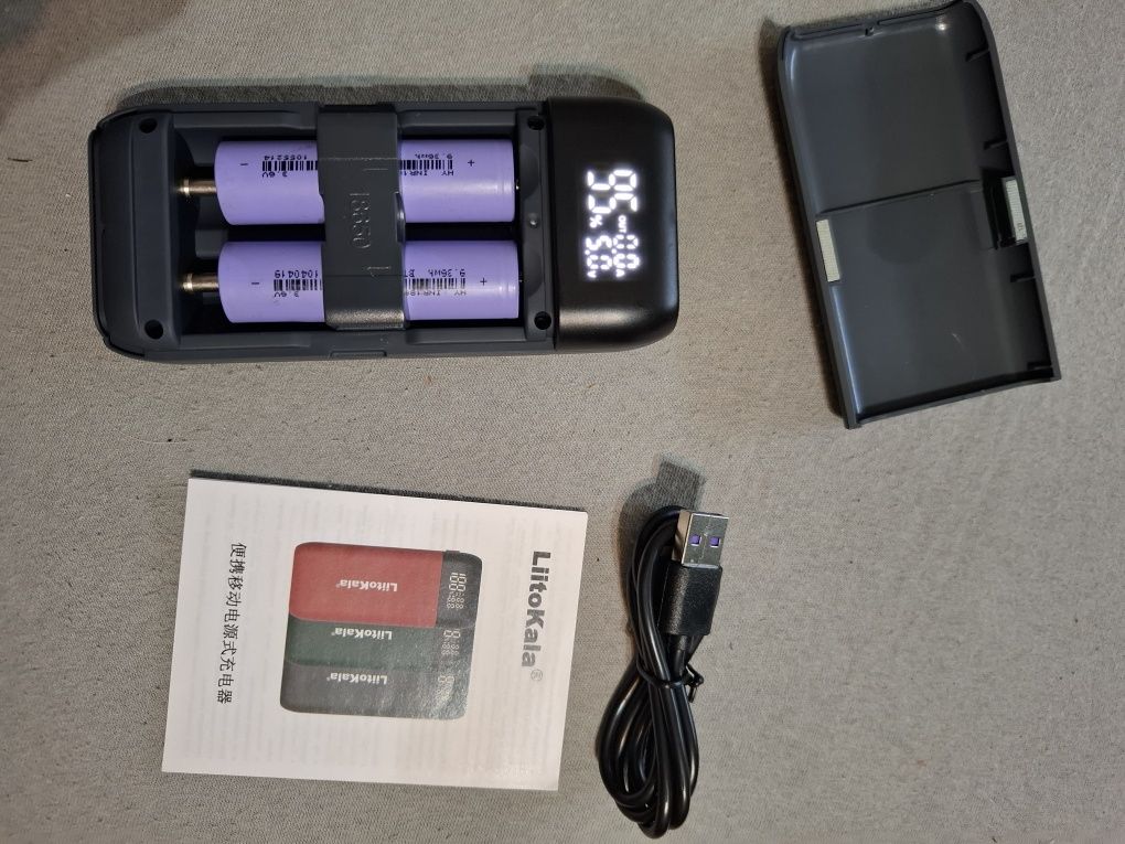 Power bank / Ładowarka, akumulatory liIon 18650, 10 000 mAh