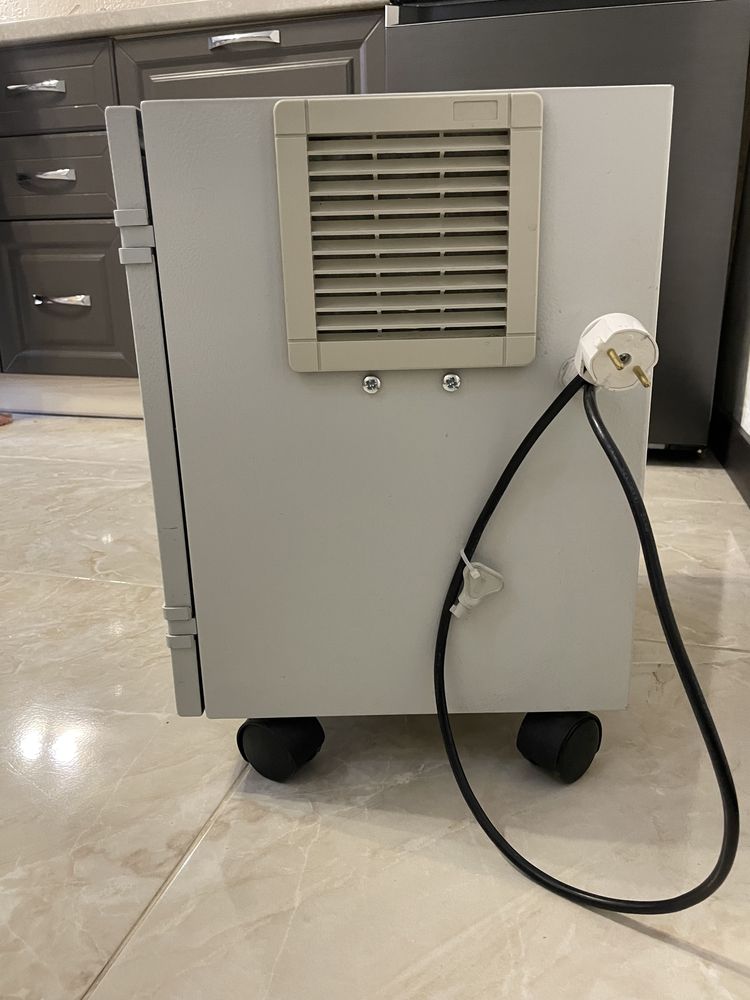 Безперебіник UPS 500w/номінальна. 300w/робоча. Чиста синусоїда.