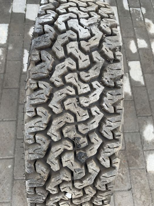 Продам АТ резину 4*4 215 70 15