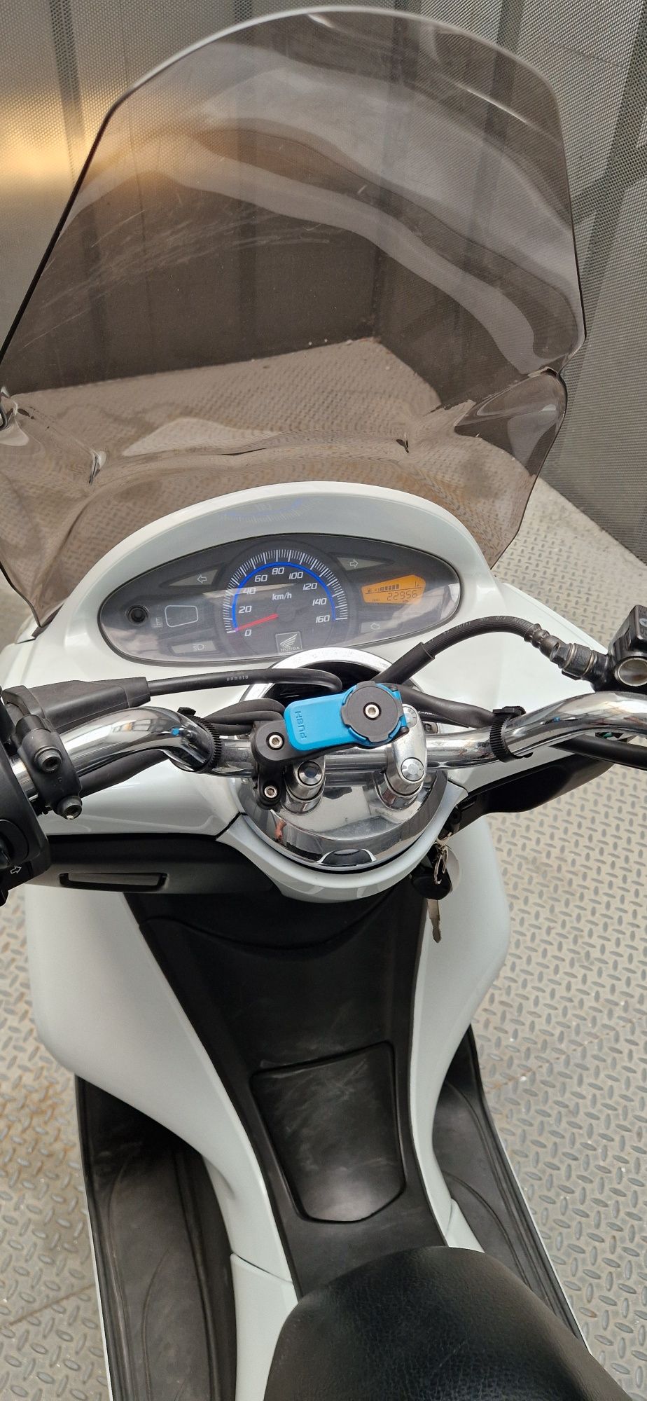 PCX linda com 23 mil km rodados
