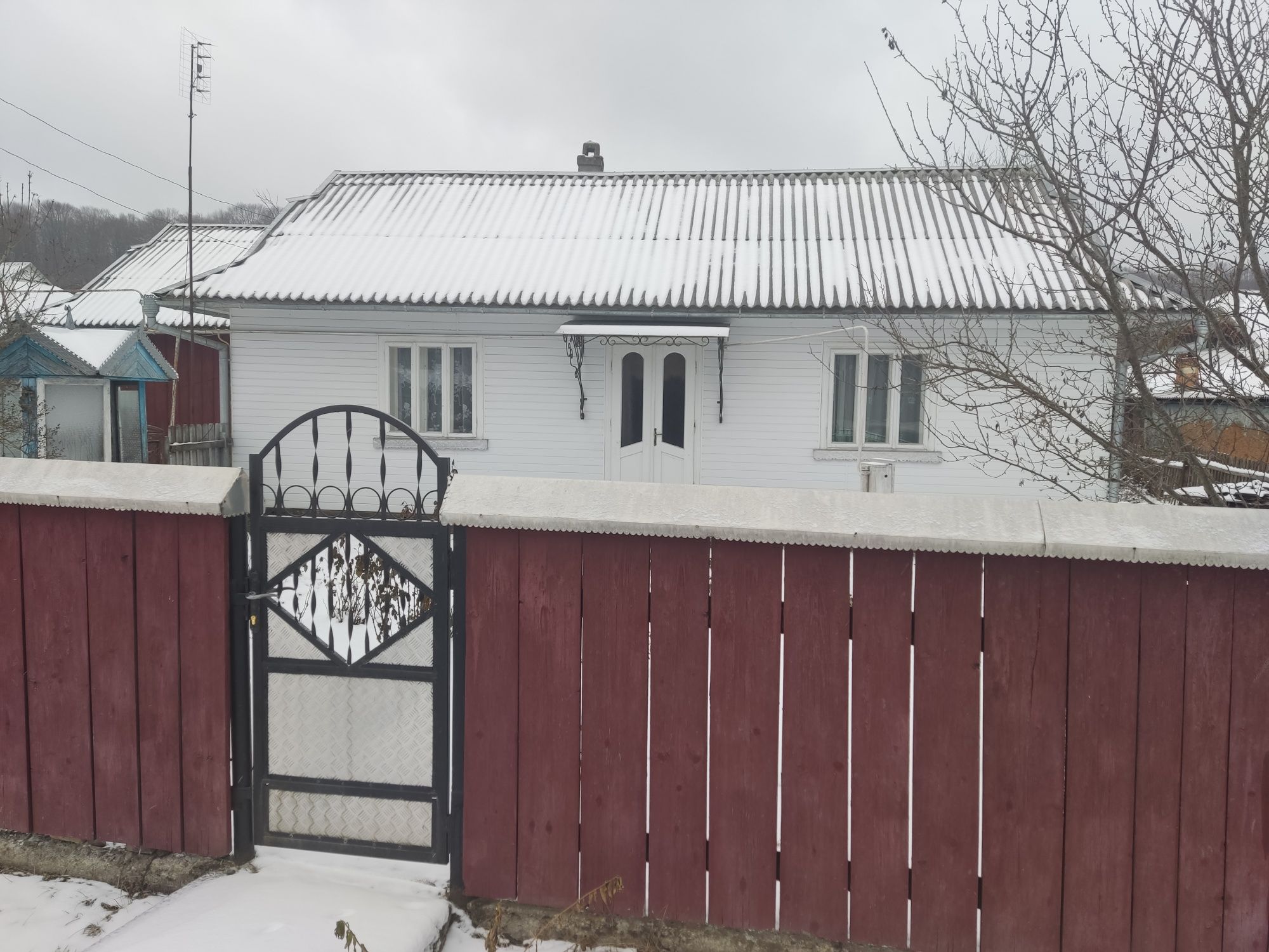 Будинок знаходиться Івано-франківська обл,Косівський р-н,с Микитинці