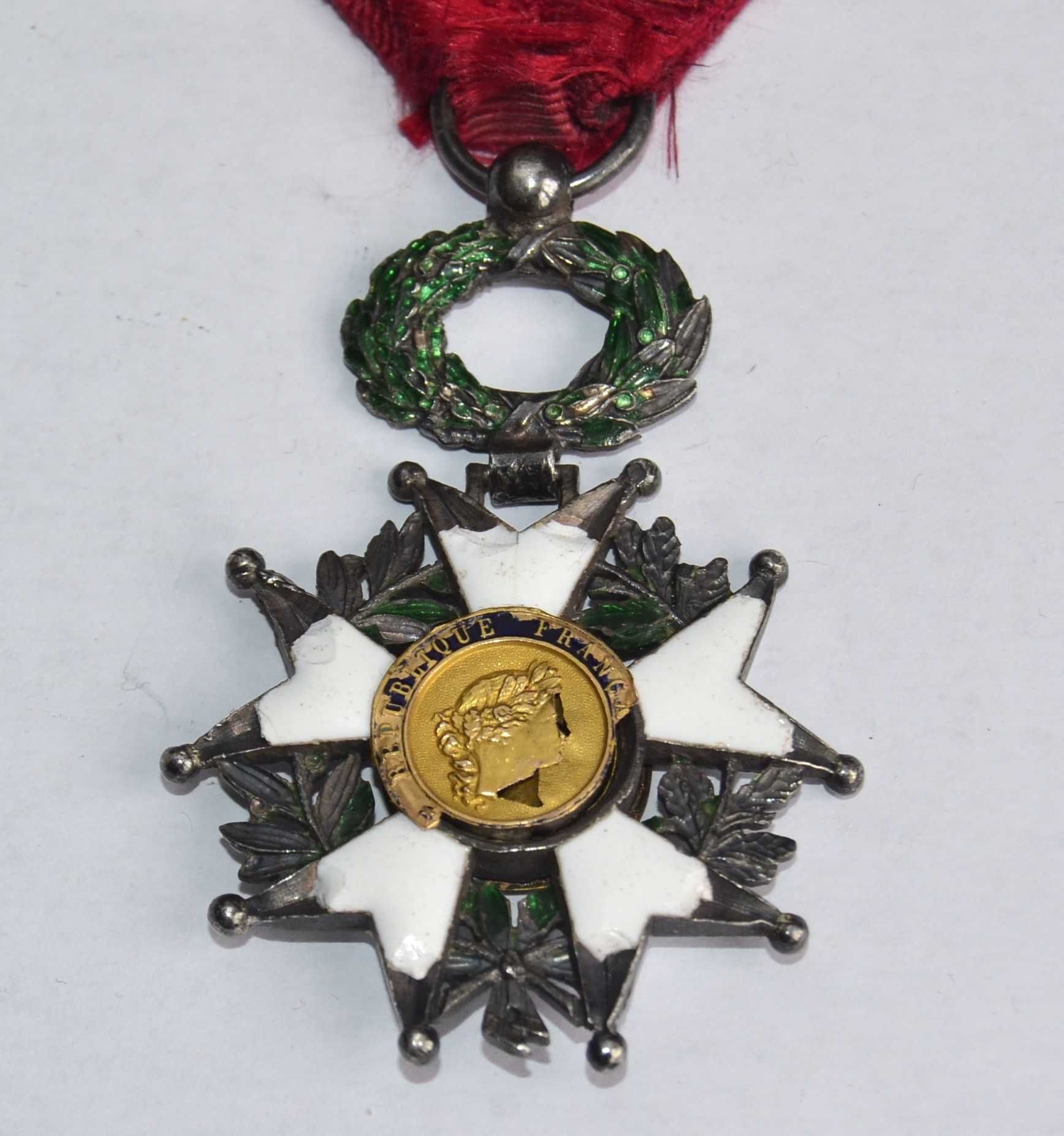 Medalha da Ordem Nacional da Legiao de Honra de 1870, em Ouro e prata.