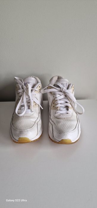 Взуття оптом кросовки черевики туфлі