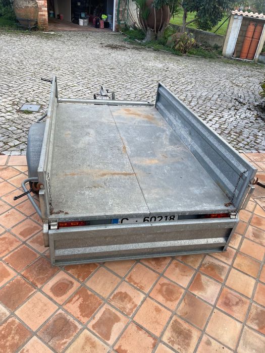 Atrelado com matrícula própria