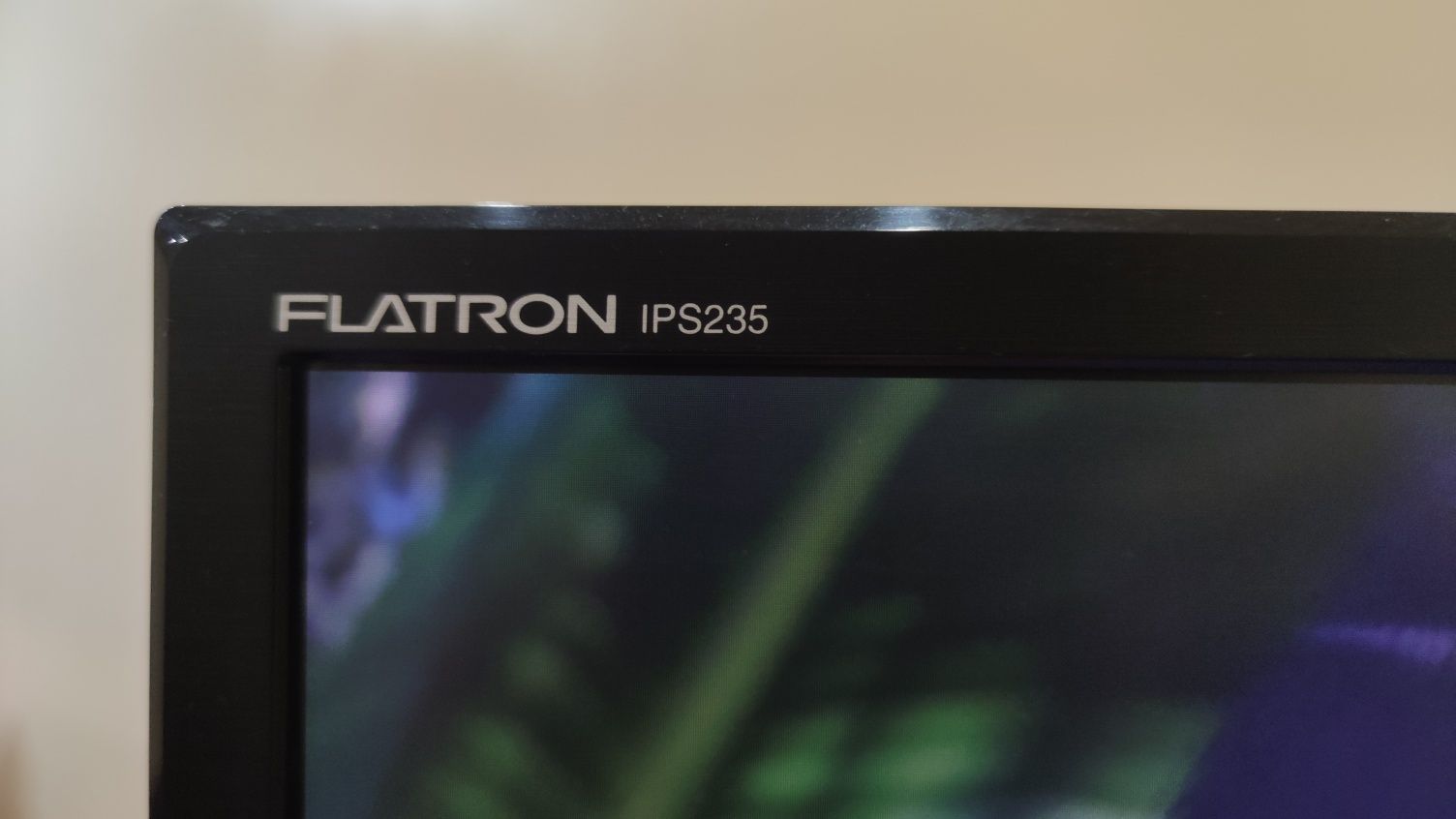 Монітор Lg FLATRON  IPS235