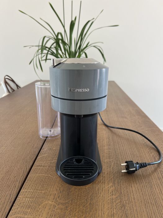 Máquina de Café Nespresso Vertuo – Quase nova!