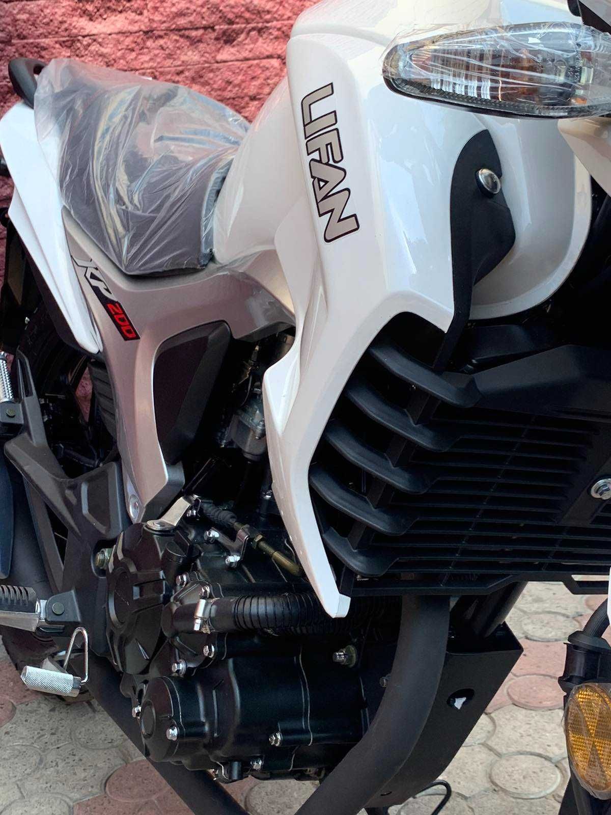 Дорожный мотоцикл LIFAN KP200 (IROKEZ 200)