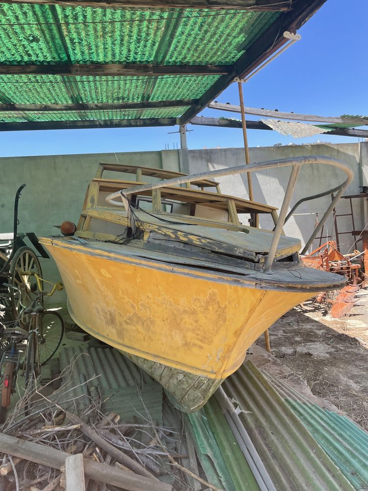 Antiguidade barco para restauro