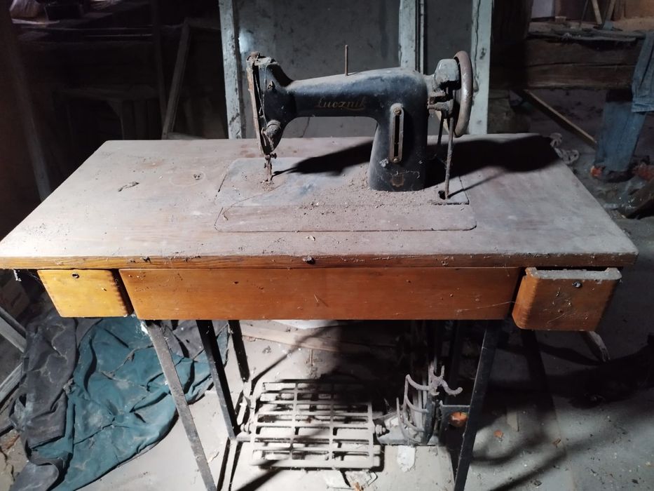 Retro maszyna Łucznik na pedał maszyna PRL