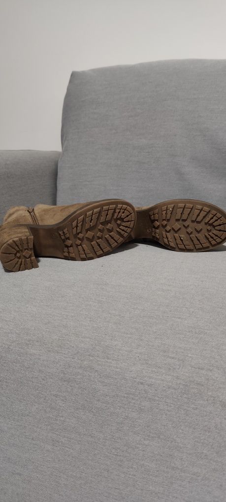 Vendo botins cor camel n 36