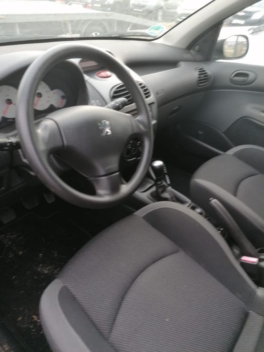 Peugeot 2005 rok 206 1,4 benzynka