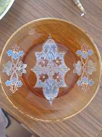 Rarissimo prato em vidro pintado como um vitral de igreja