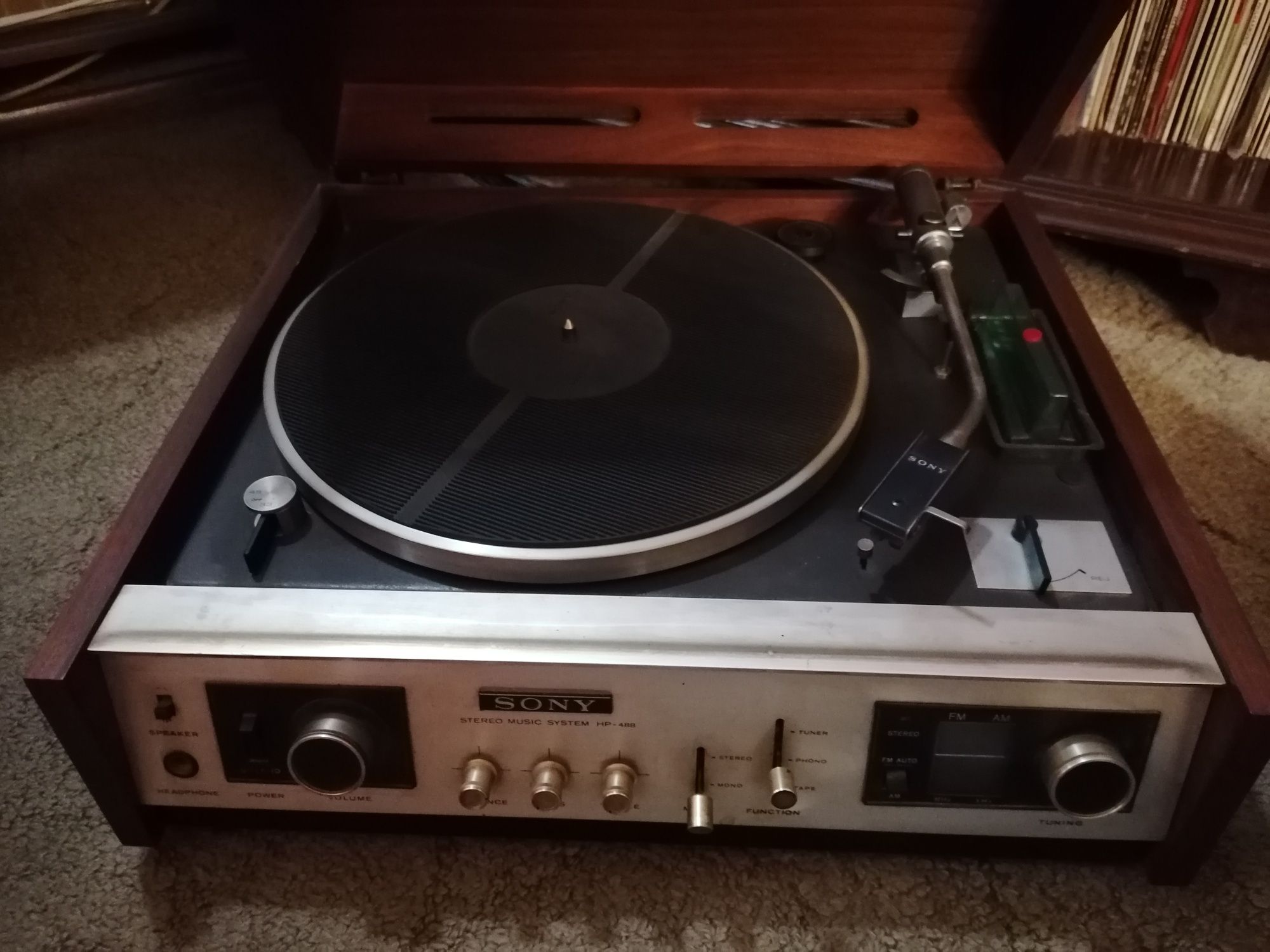 Radio e Gira Discos Sony