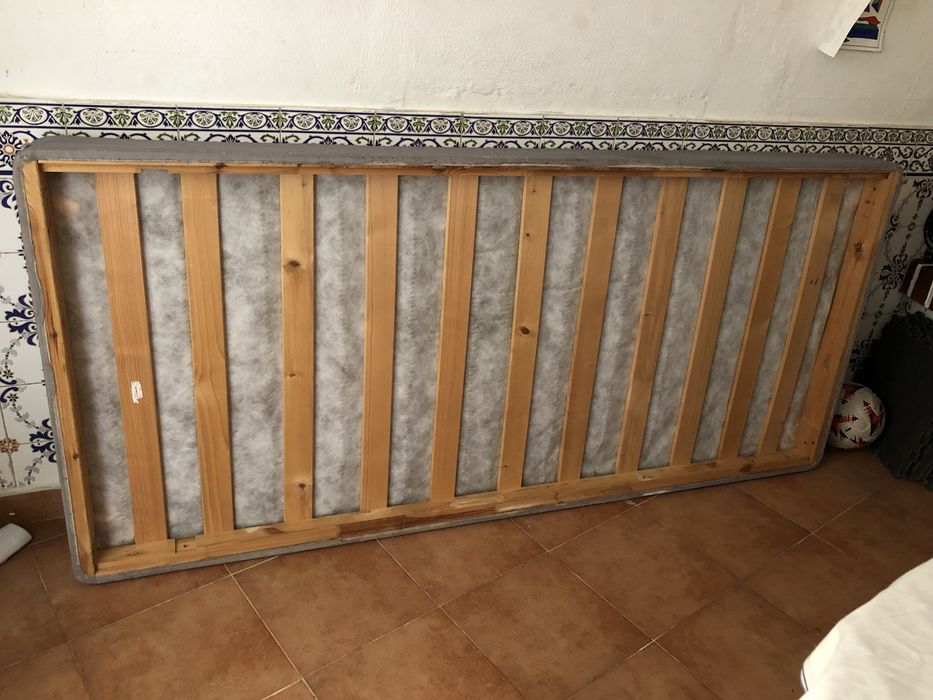 Cama solteiro e colchão