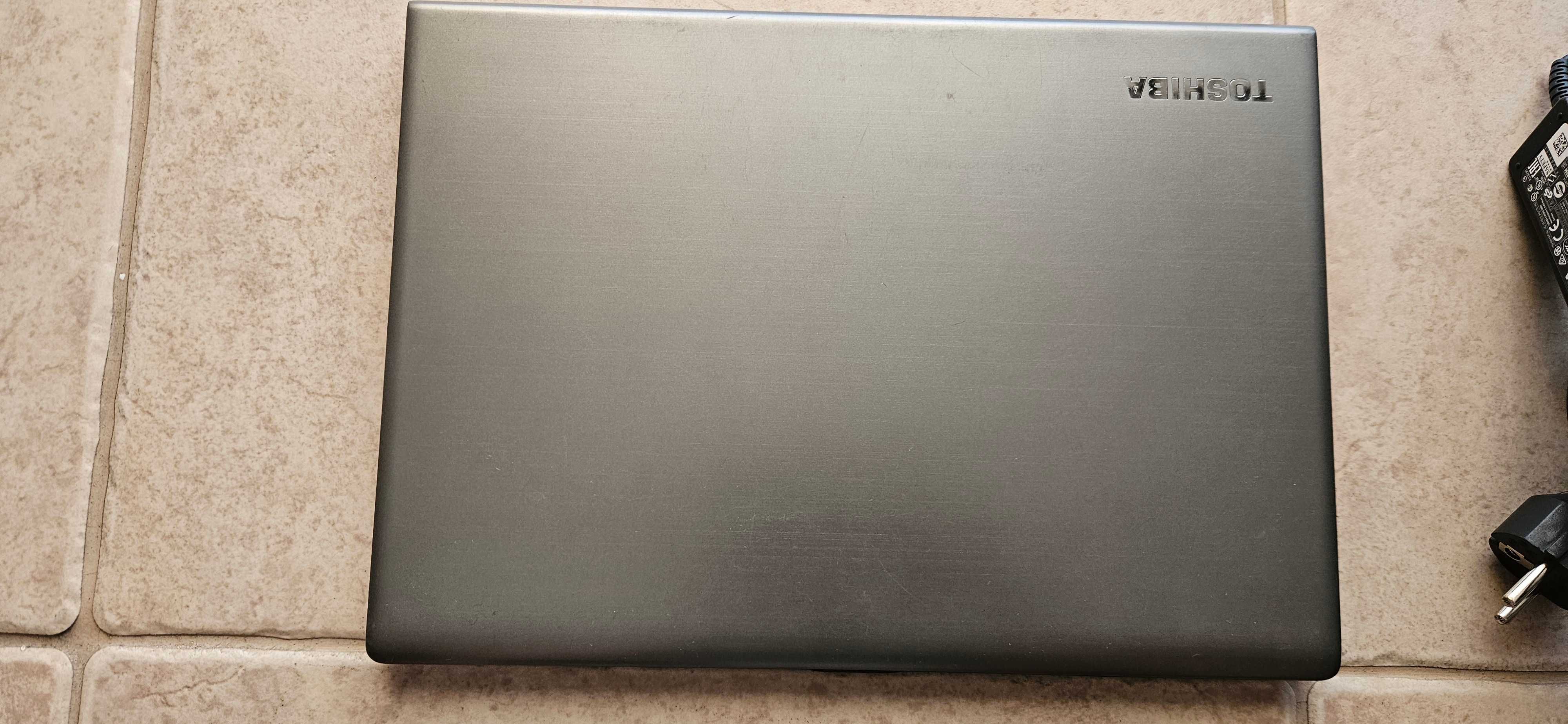 Portátil Toshiba i7 240GB 8GB RAM WIN 10 PRO