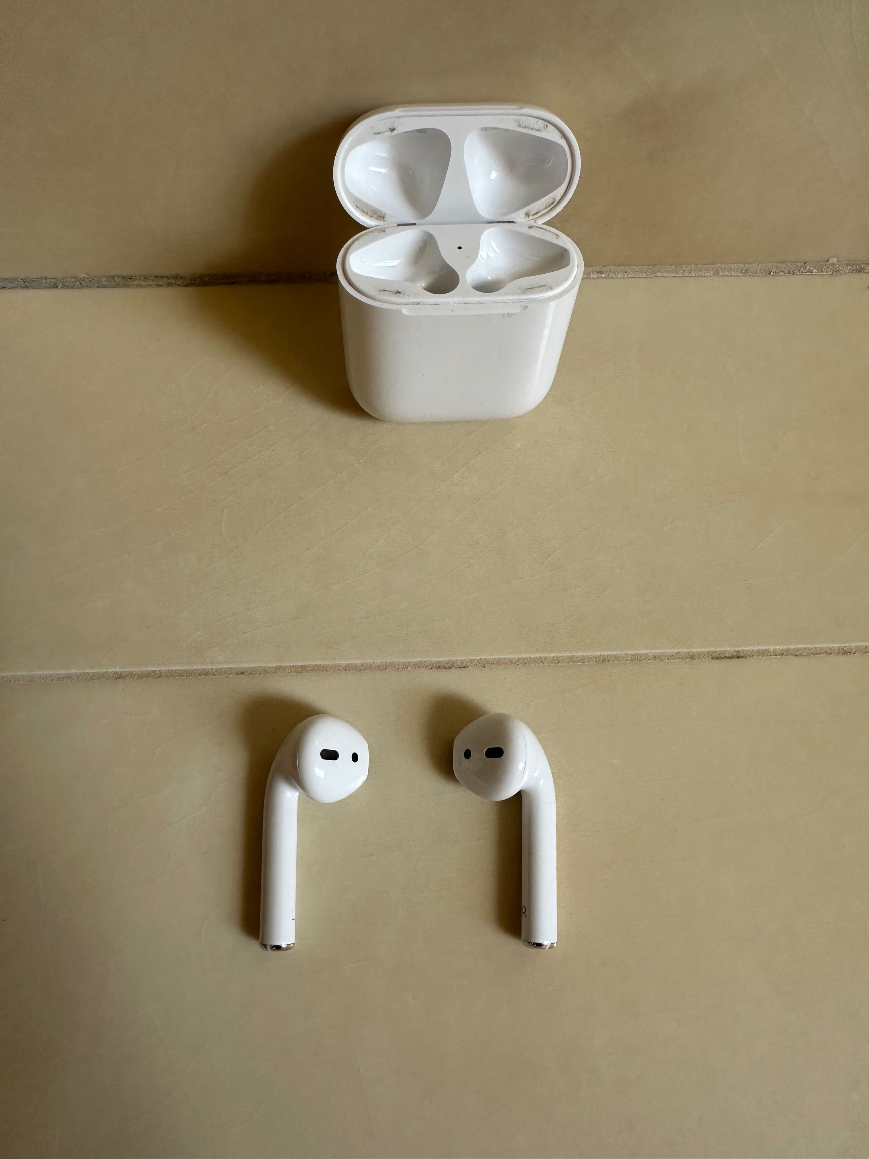 Apple AirPods gen 2