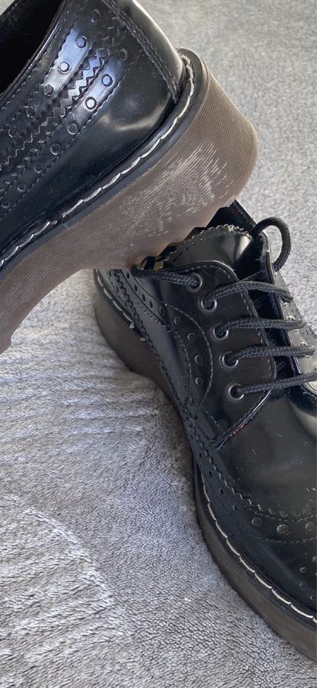 Czarne buty Miroir 38 wzór jak oksfordki i martensy