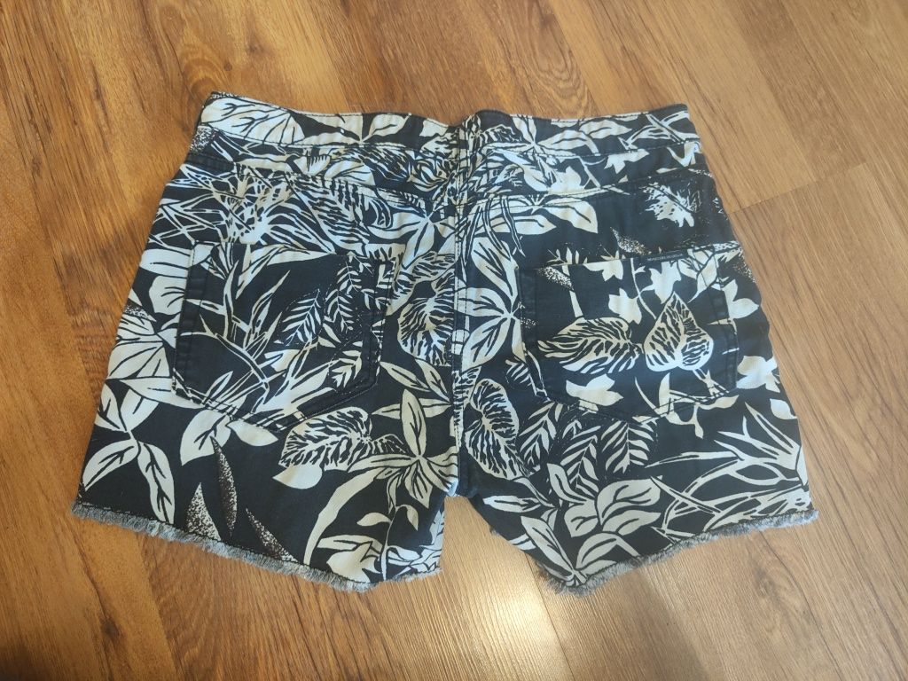 Krótkie spodenki w kwiatki Maison Scotch