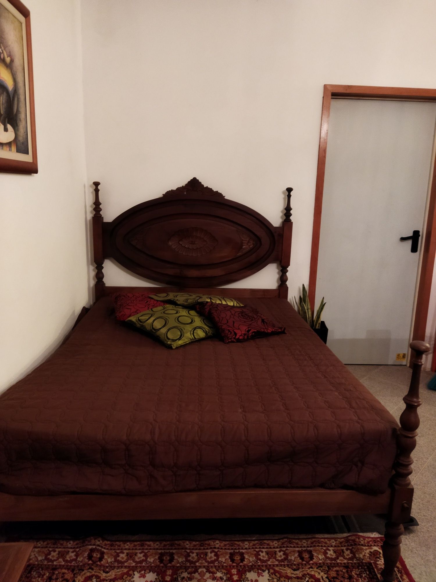 Cama + colchão e estrado
