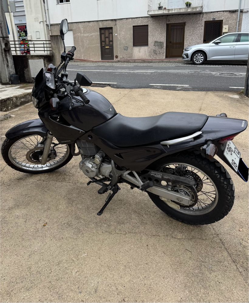 Honda nx 400, ano  2002