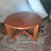Stół kawowy z litego drewna po renowacji