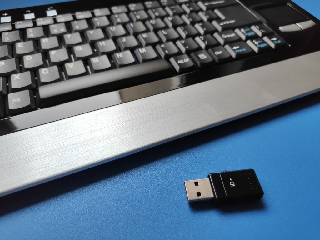 Klawiatura bezprzewodowa touchpad do telewizora /PC/LAP/Tablet