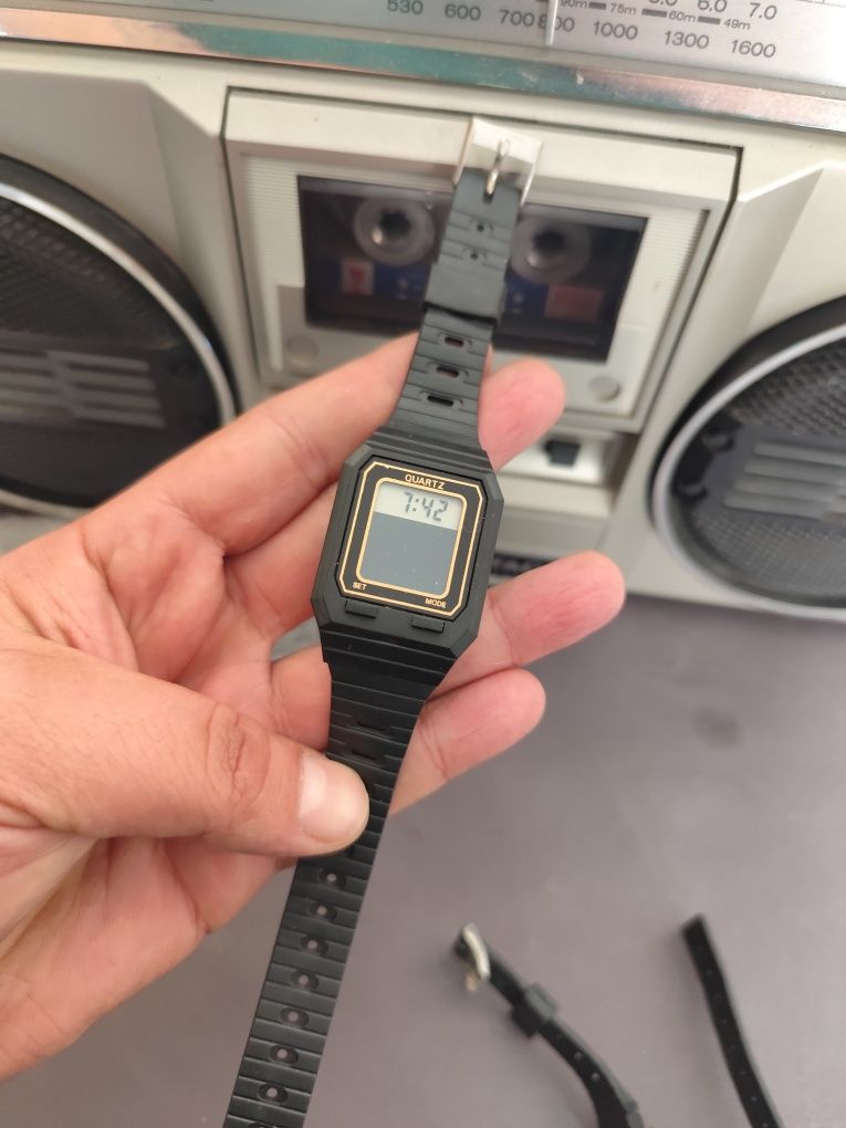 Zegarek elektroniczny lata 80 vintage retro prl