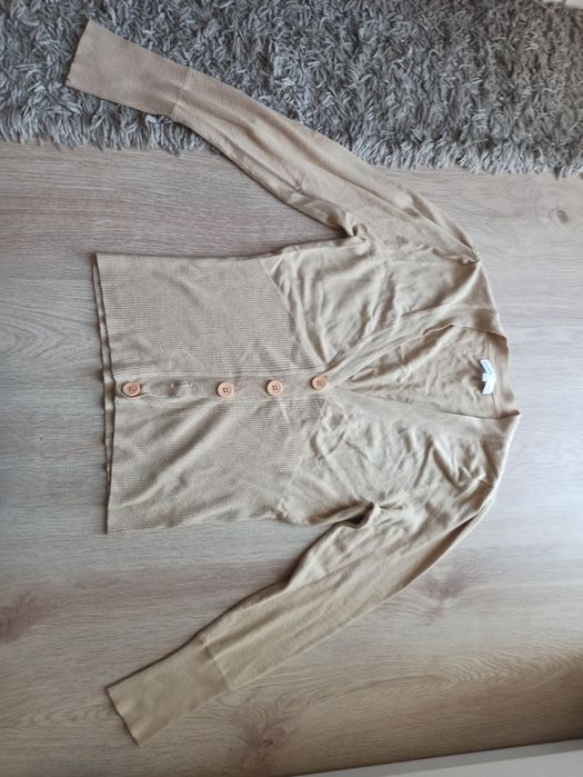 Sweter na guziki damski.