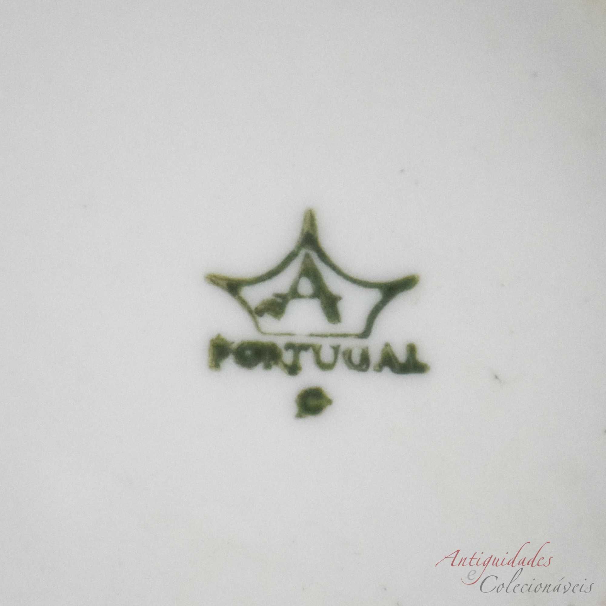 Bule porcelana Artibus decorado a ouro