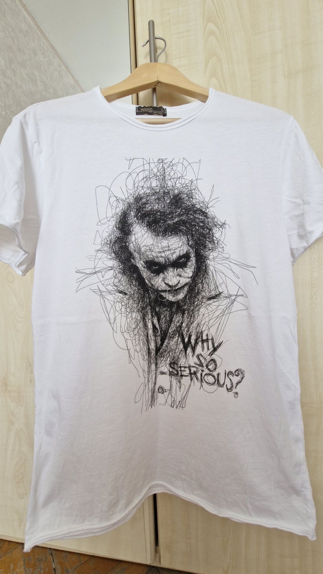 Біла футболка з Joker розмір M-L