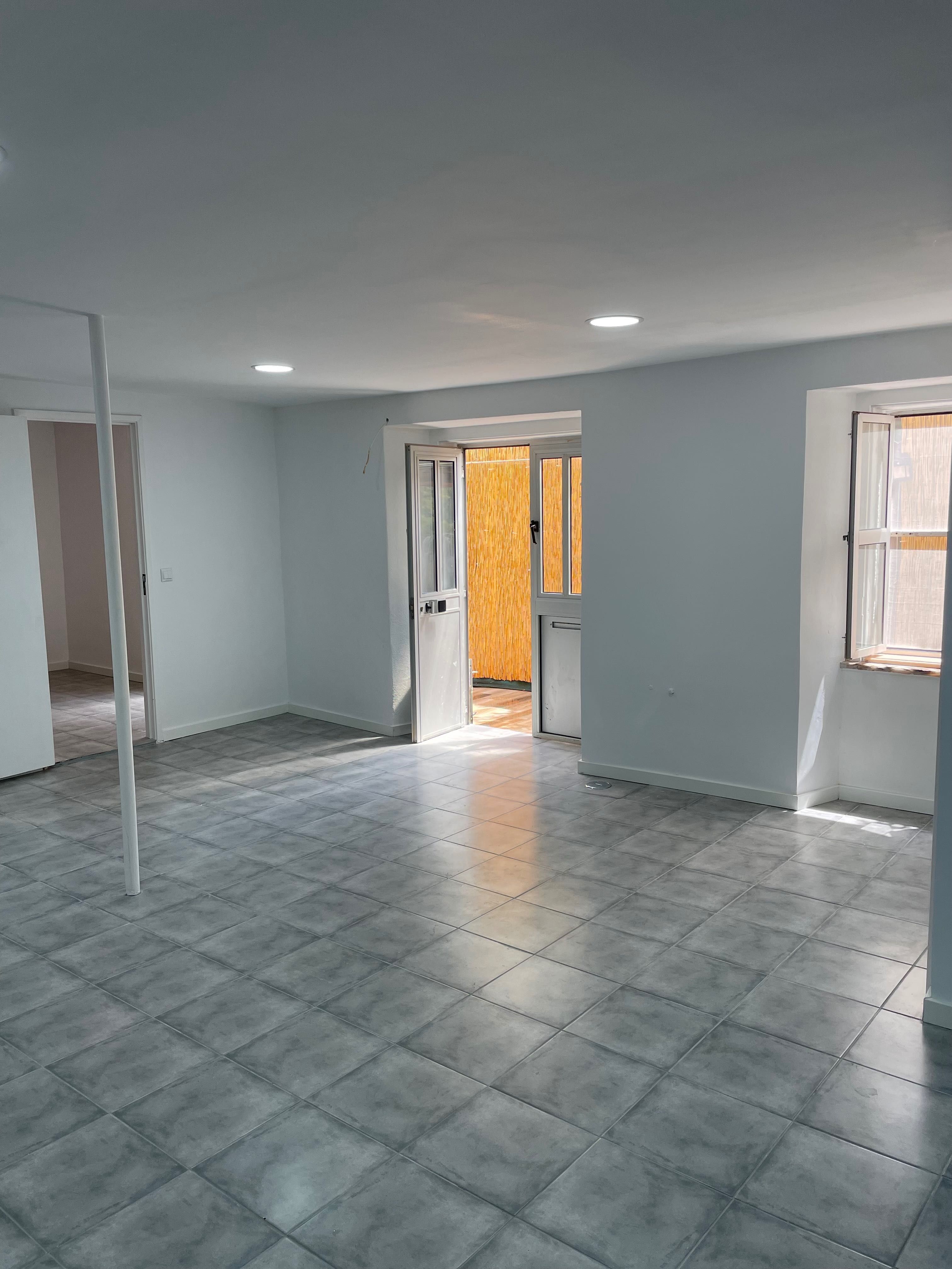 Apartamento T1 com quintal